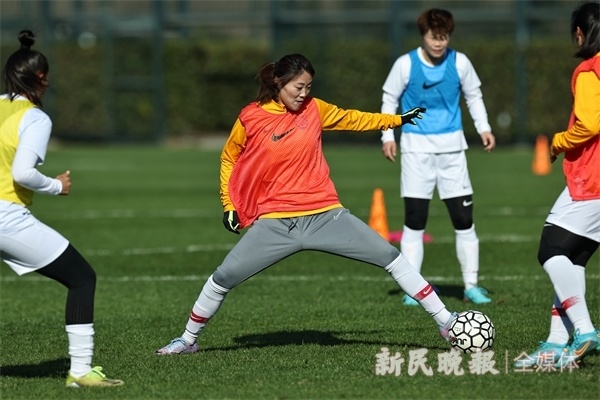 缪斯雯在训练中唐佳丽在训练中高仓麻子是一位非常