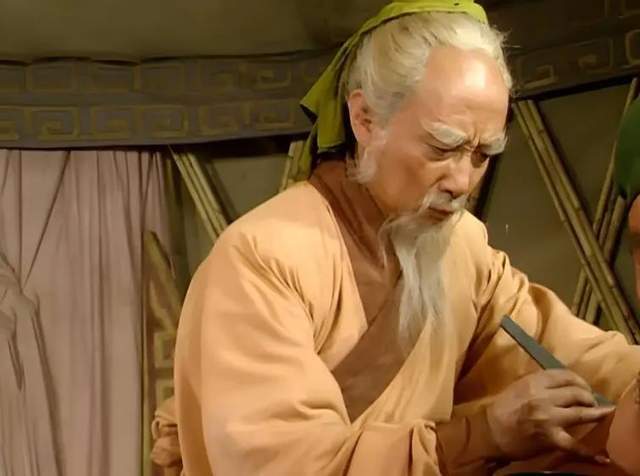 华佗,《三国演义》剧照从诛心之论来看,华佗和曹操是同乡,曹操对陈登