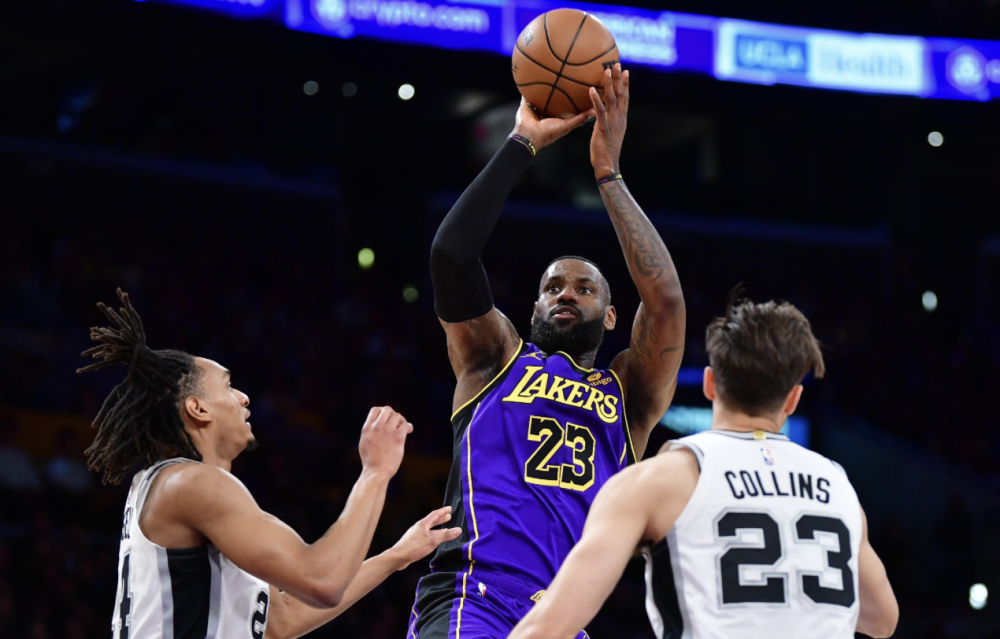 39岁季后赛场均28 7,詹姆斯如何保持状态?球迷:他改变了打法