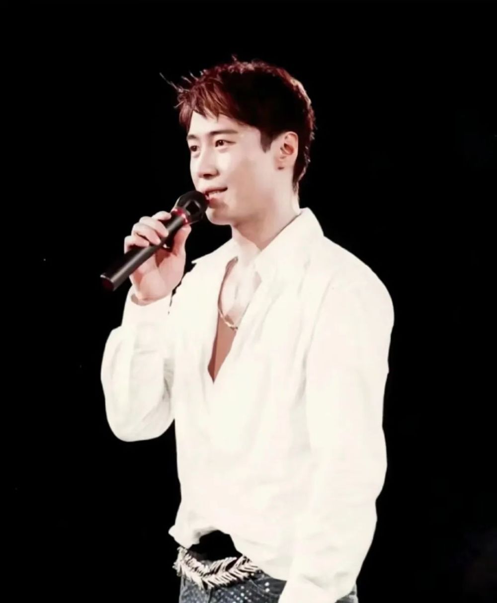 黎明用美色做慈善的往事,还有哪个富婆没看过?_腾讯新闻