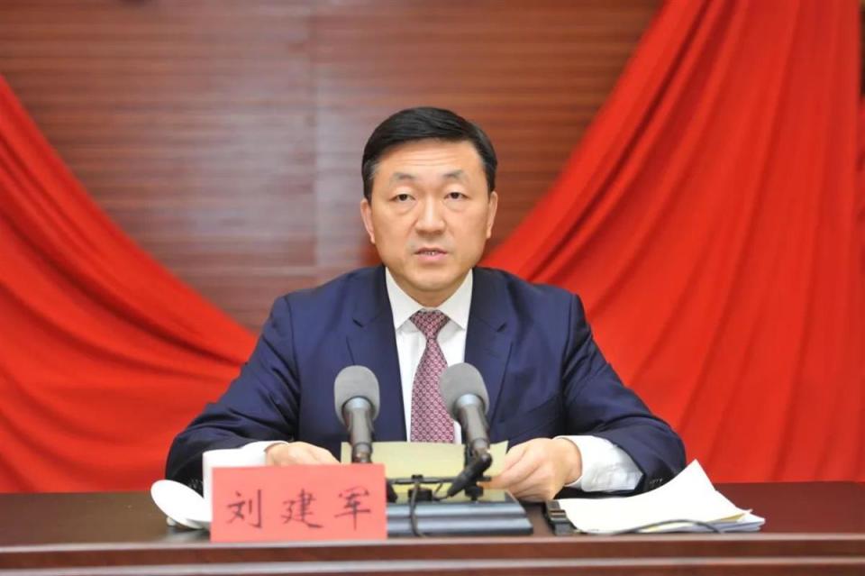 刘建军当选山东潍坊市市长,长期在青岛工作