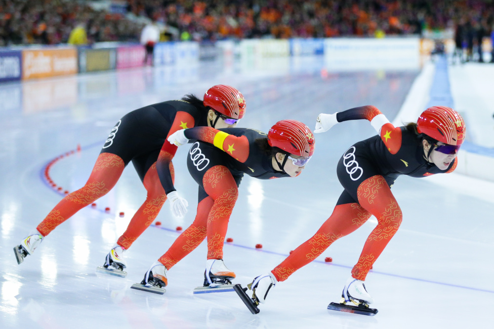 体育速度滑冰世锦赛中国队获得女子团体追逐第四名