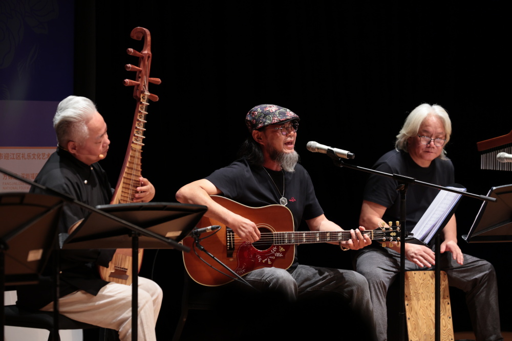 方锦龙请来著名民谣歌手川子和今生缘乐队,以十数首低吟浅唱的温暖