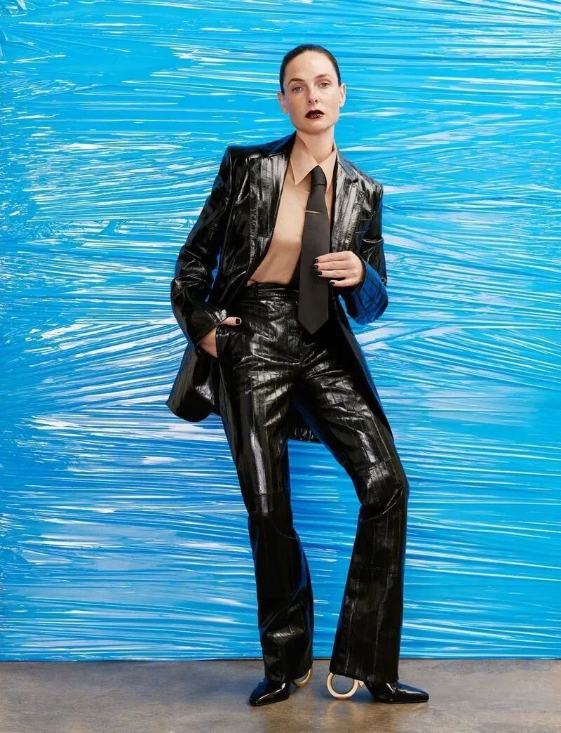 丽贝卡弗格森回归碟中谍7全新杂志大片展现高贵优雅气质