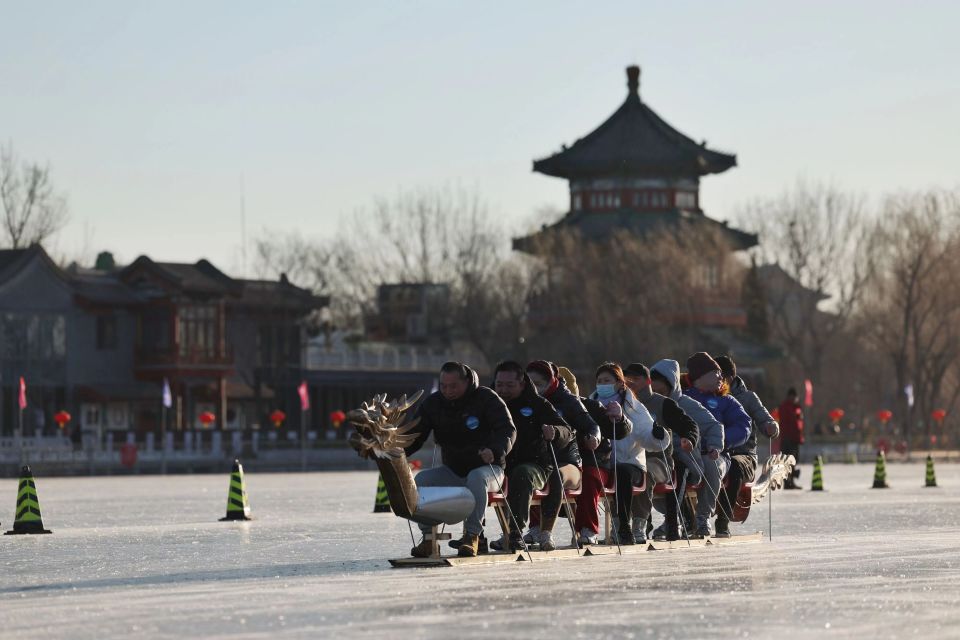 冰蹴球、冰木射、冰捶丸……什刹海传统冰雪项目嘉年华开幕_腾讯新闻