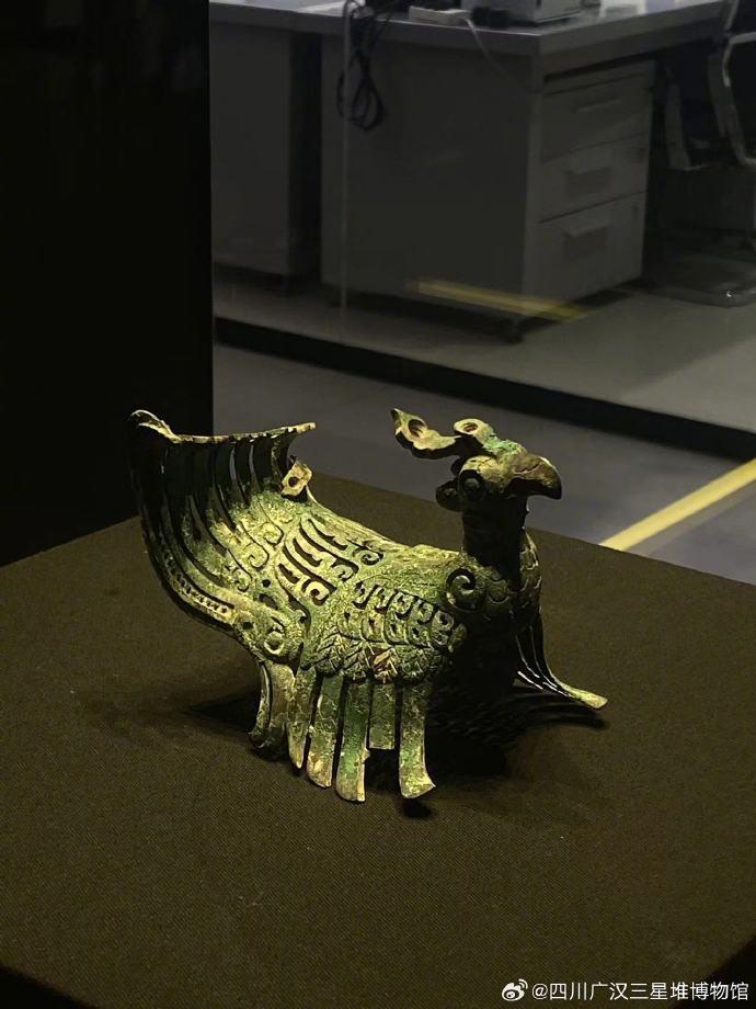 天鸡？凤凰？三星堆又“上新”了，绝美青铜鸟形器首次公布-腾讯新闻