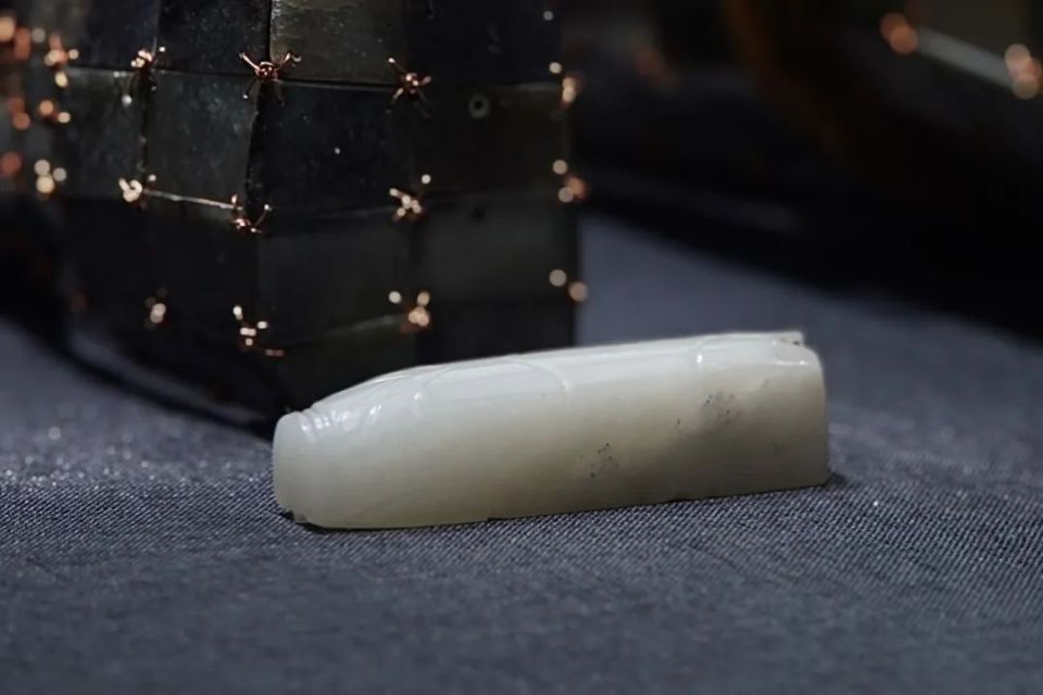 玉豚此次展出的四阿式顶长方形幄帐帐顶铜构件,是首次发现汉代