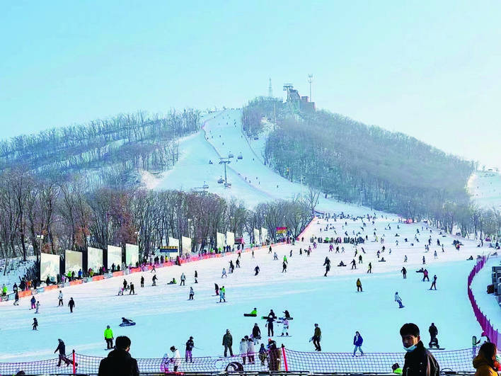 香山滑雪场图片