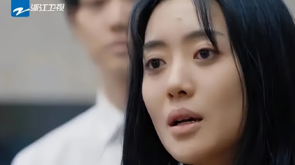 光是一个镜头,就能感受到她身上的那种绝望感与不甘心.