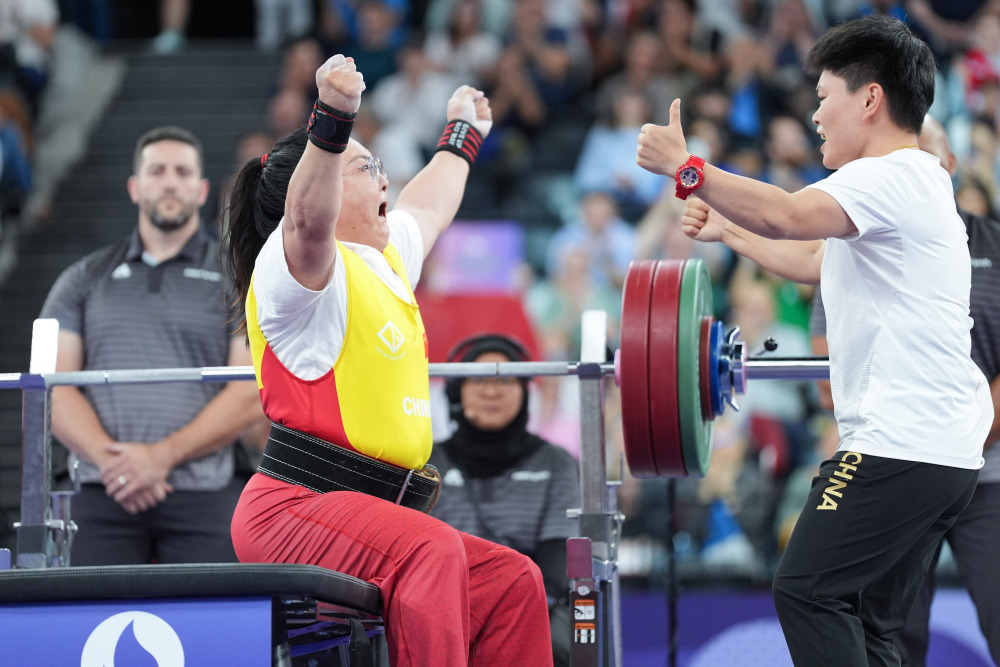 举重——韩淼雨夺得女子79公斤级冠军
