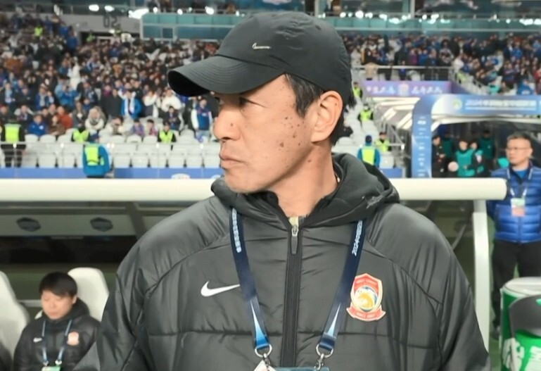 黑崎久志中场换上阿兰对他来说是一个进步的褒奖