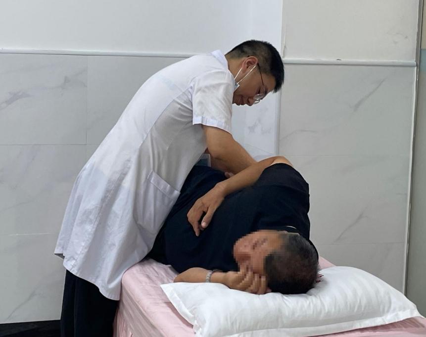 (孙伟主任行徒手冲击疗法技术治疗)"当天就有了十分明显的效果,感觉
