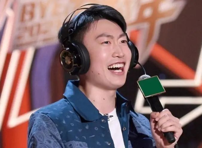 uzi和g2训练赛被叫停!jkl下路被爆!uzi:随便上个老头杯都不会这么垮!