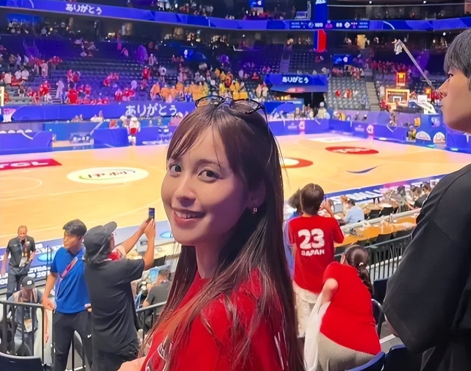 渡边雄太妻子晒美照,颜值碾压卡戴珊!杜兰特羡慕吗?_腾讯新闻