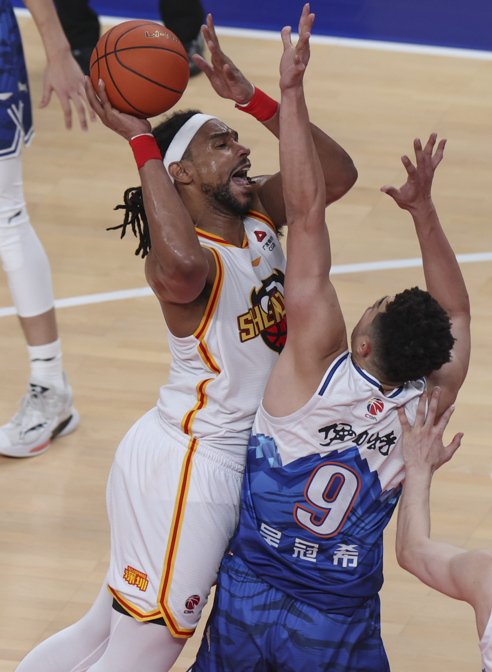 篮球cba常规赛新疆伊力特胜深圳马可波罗