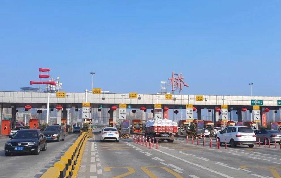 根据最新公告,为保障全线改扩建顺利实施,西兴三桥收费站至西吴枢纽