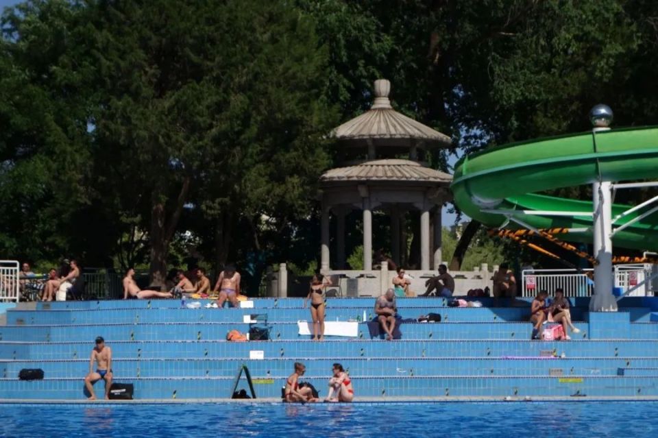 又local又chill的户外泳池,是地地地地道道的北京味儿