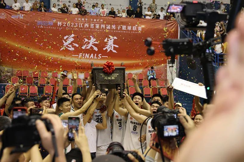 第五场江西省第四届男子篮球联赛"润田翠"杯20233月31日晚我们是冠军!