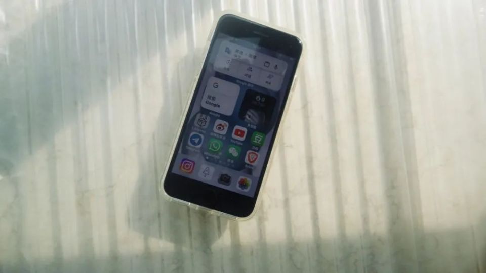 触手可及的「小确幸」:聊聊我为什么还在用 iphone se