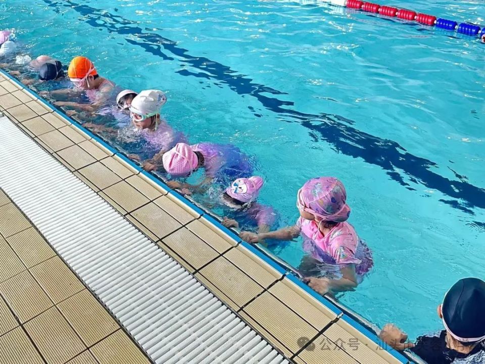 游泳进校园 | 汕头市芙蓉小学防溺水安全演练及游泳课堂成果展示