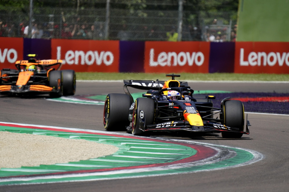 赛车——f1艾米利亚罗马涅大奖赛:维斯塔潘夺冠