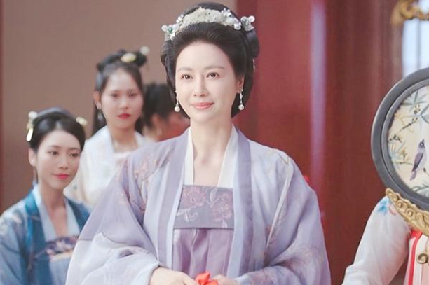 《九霄寒夜暖》女演员换上现代装,一个比一个惊艳,谁让你心动?