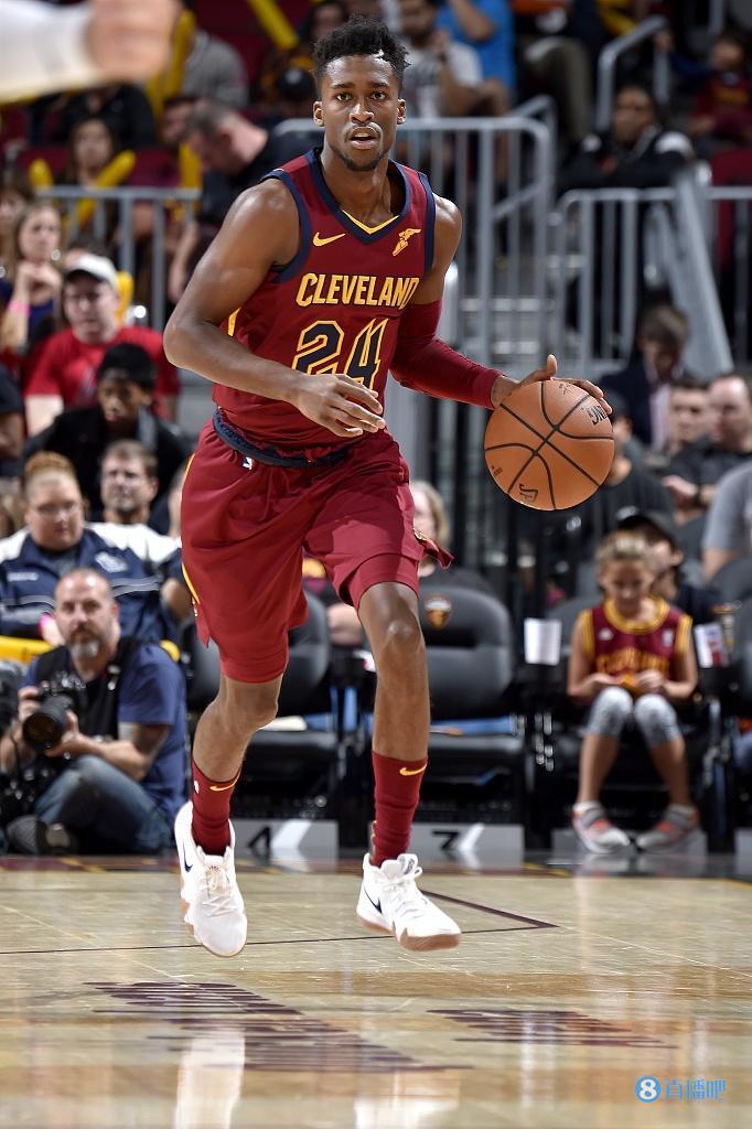 shams猛龙将与后卫科比西蒙斯签下一份10天合同