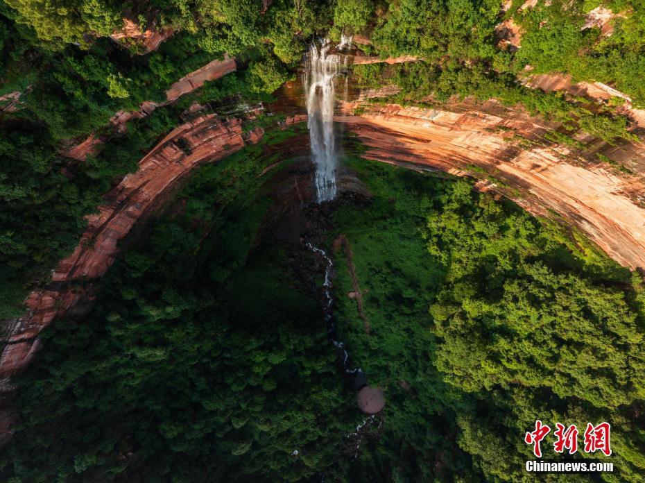 世界自然遗产赤水丹霞位于贵州省赤水市境内,山川秀丽,风景优美