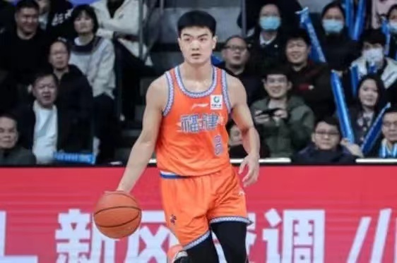 福建官宣黎伊扬左膝关节软骨撕裂赛季报销此前夺技巧赛冠军