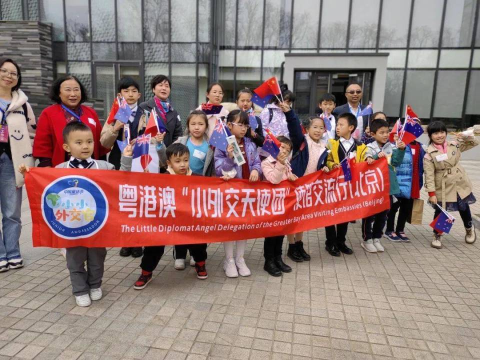 向世界讲好中国故事“小小外交官”走进新西兰驻华大使馆