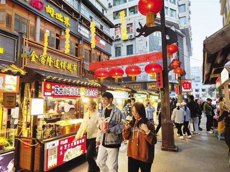 烟火气升腾 "夜经济"升温_腾讯新闻
