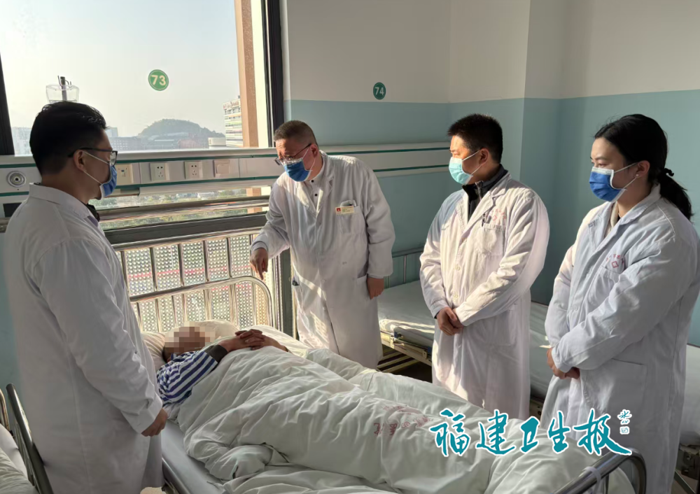 女大学生患上桃花癫：感觉全班男生都爱她，表白全被拒
