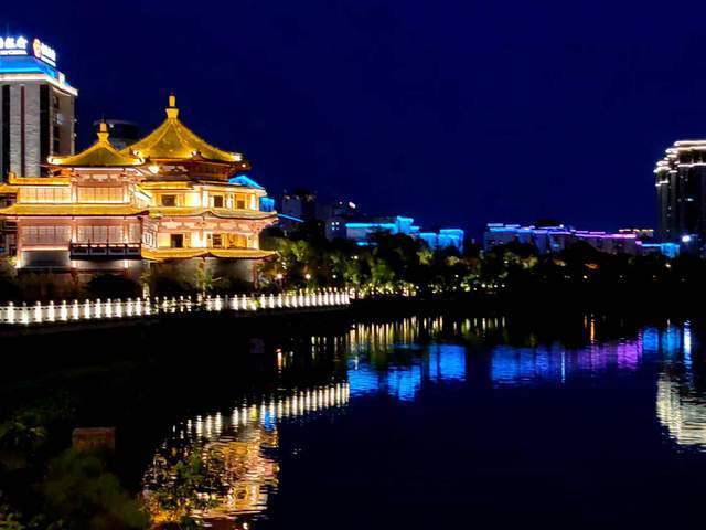 暴雨前夜网友实拍广元东坝夜景这是我见过的最美的夜景