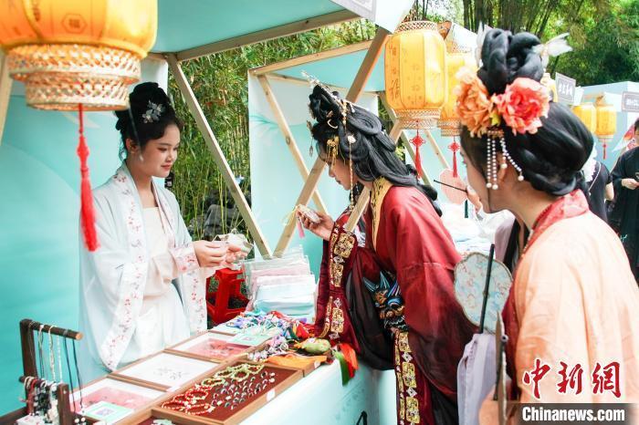 壮族古老情人节的新玩法