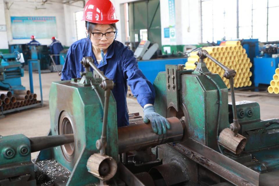 山东能源柴里煤矿:托辊加工战线上那些盛开的"铿锵玫瑰"