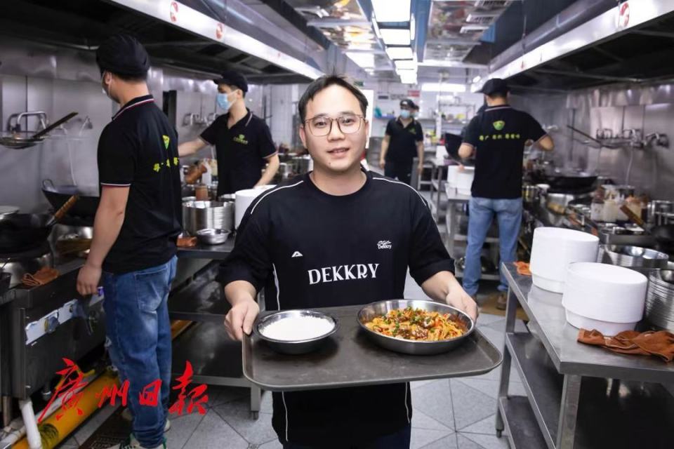 从“打工仔”逆袭成饭店老板，他设免费“一号餐”温暖全城_腾讯新闻