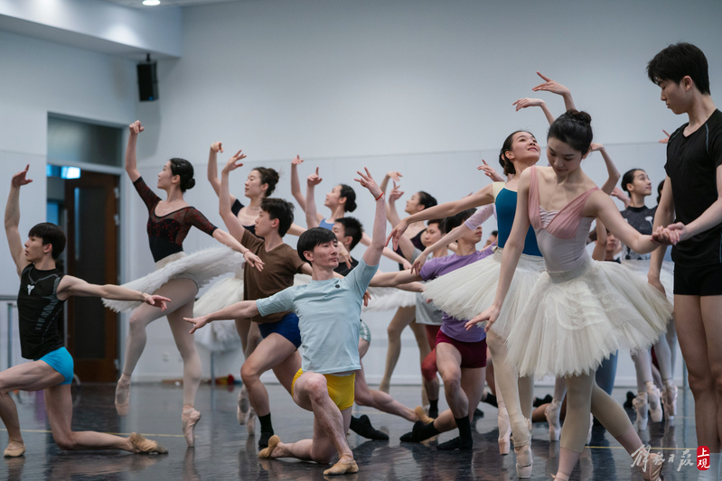 舞者如何表达顶尖编舞的心思世界首部芭蕾版剧院魅影排练记