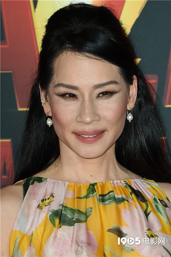 刘玉玲现身《沙赞2》罗马首映 黄色长裙亮眼吸睛