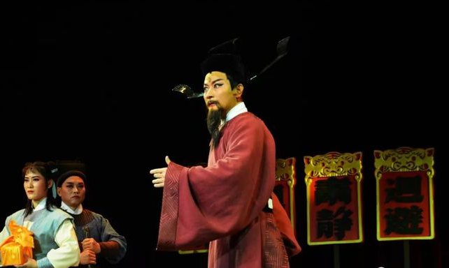 庐剧《包公打舅》剧照古往今来对包大人的艺术演绎,既有"怪力乱神"