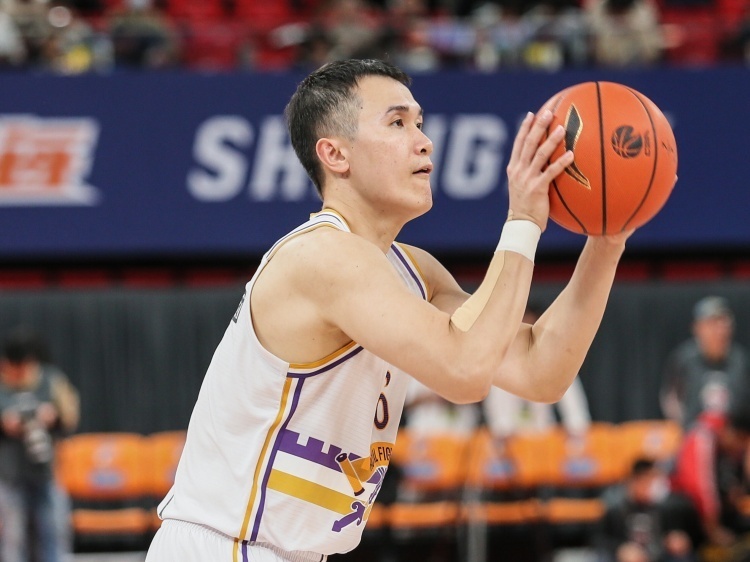 新京报讯 (记者刘晨)3月28日晚,cba常规赛第49轮,已经锁定季后赛资格