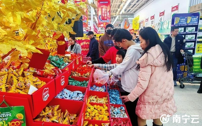 南宁市民欢欢喜喜备年货 红红火火过大年_腾讯新闻