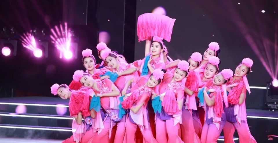 古筝遇上花鼓灯,乐器与舞蹈交融,在茅仙洞擦出不一样的火花.