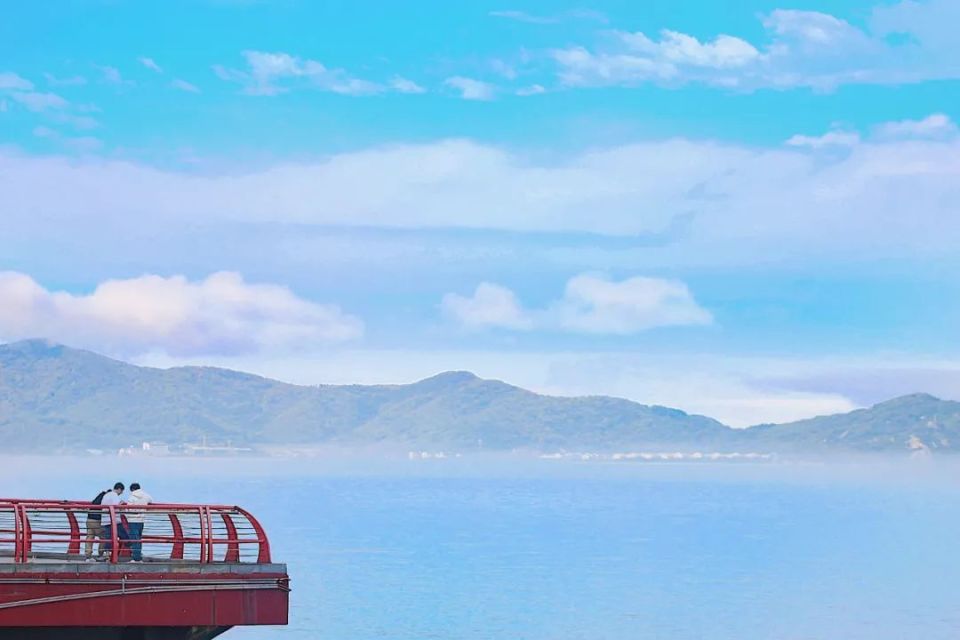 雾锁海面,亦真亦幻,遇见一片梦幻神奇的海.