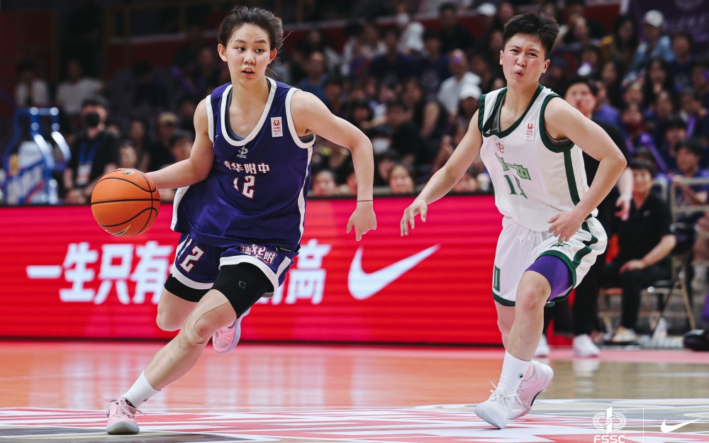 这支高中女篮6年4冠,"撑伞人"韩旭已成后辈榜样