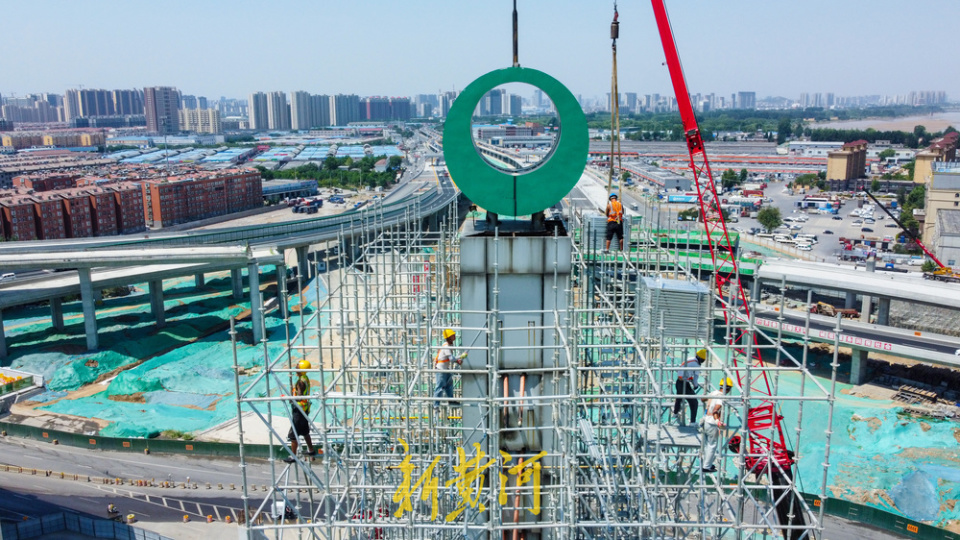 6月10日,记者在济南二环北路与将军路交叉口的零点互通立交看到,原