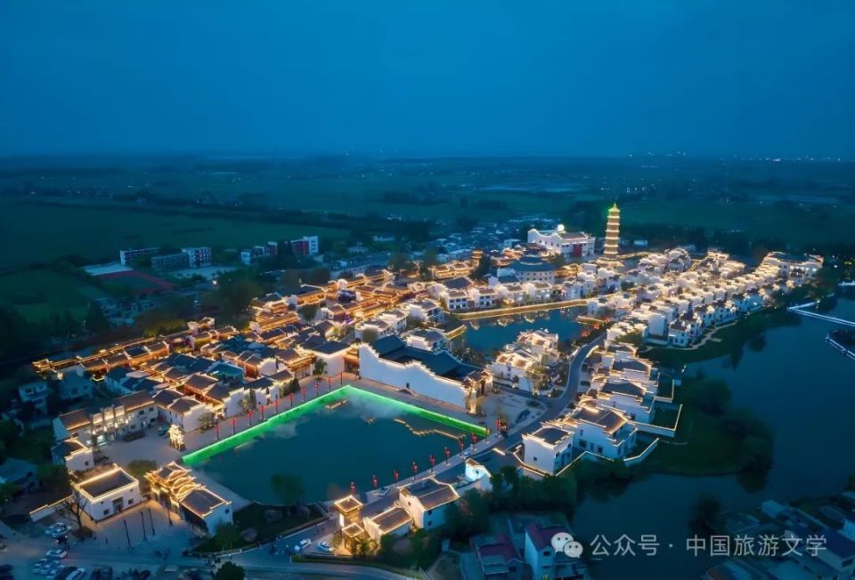 而兴,离我所居住的滨江小城安庆不远,安庆在上水北岸,铜陵在下水南岸