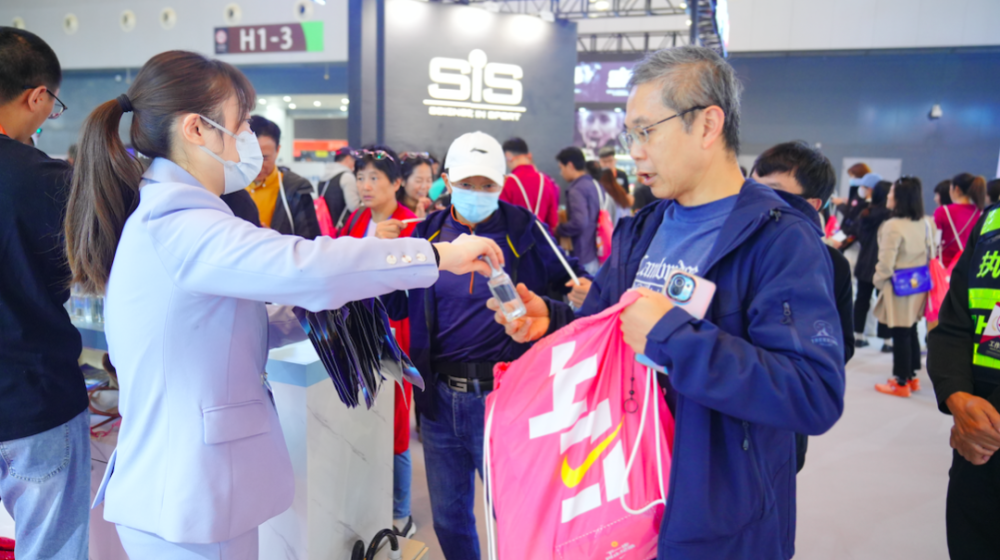 上海贵酒亮相2023上海体博会，上马唯一指定白酒赞助商跑出未来_腾讯新闻