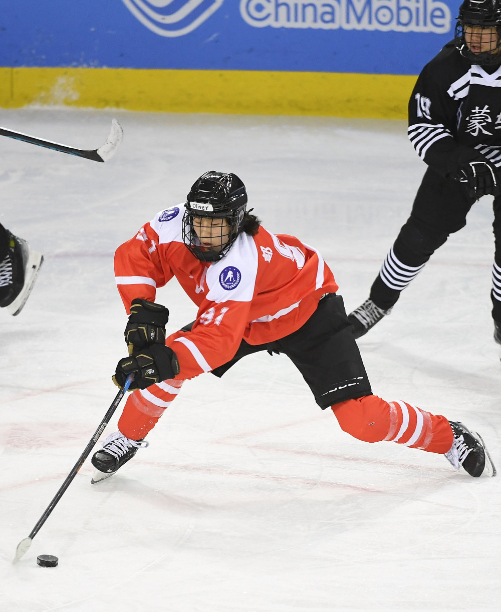 新华社记者 邓华 摄2月27日,陕西队球员马子豪(左)在比赛中庆祝进球