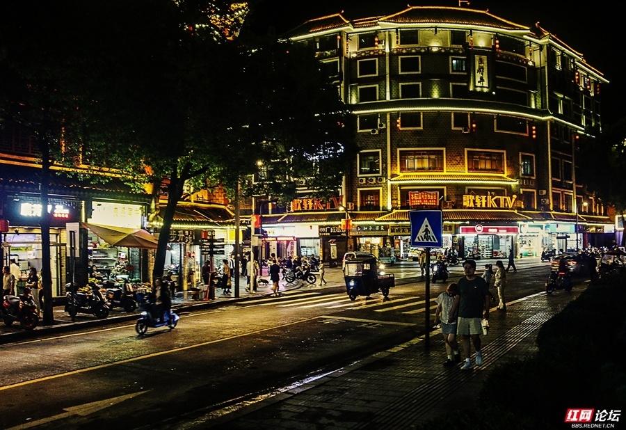 去往零陵古城的霞客渡更是喜欢夜晚citywalk的文艺青年必去的打卡地