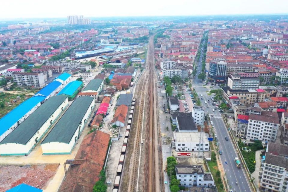 京广铁路荣家湾站客运化改造开工,力争7月1日实现停靠!